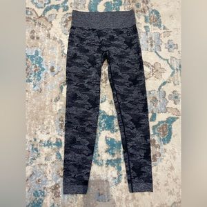 Gymshark Camo Seamless Leggings Black - Size Medium